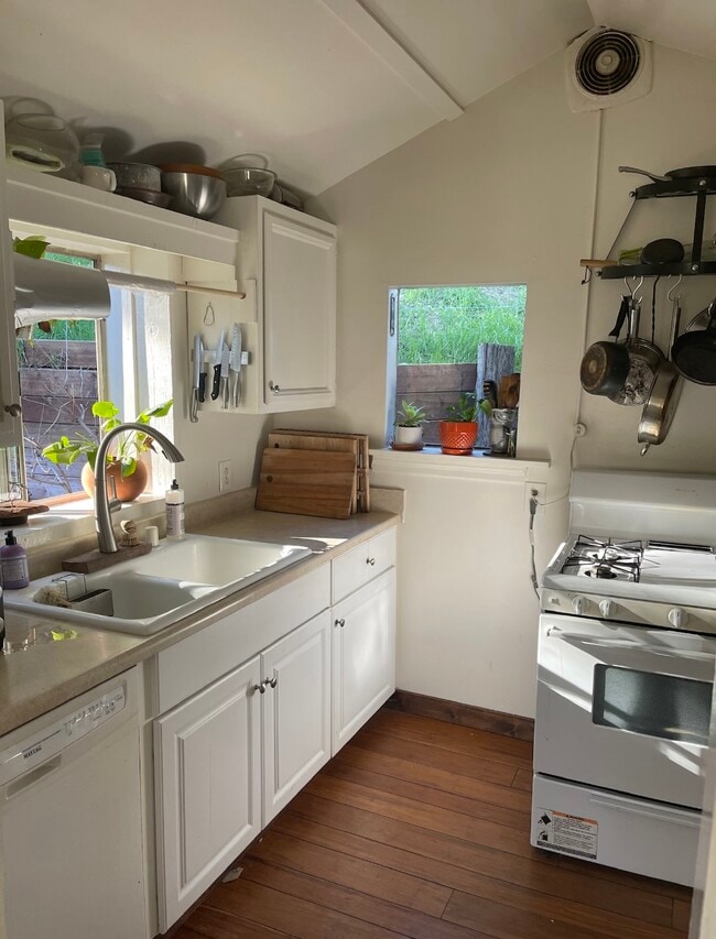 Photo - 1279 Oakwood Dr