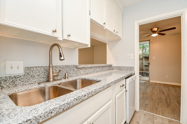 Photo - 2822 Briarhurst Dr Unit 43