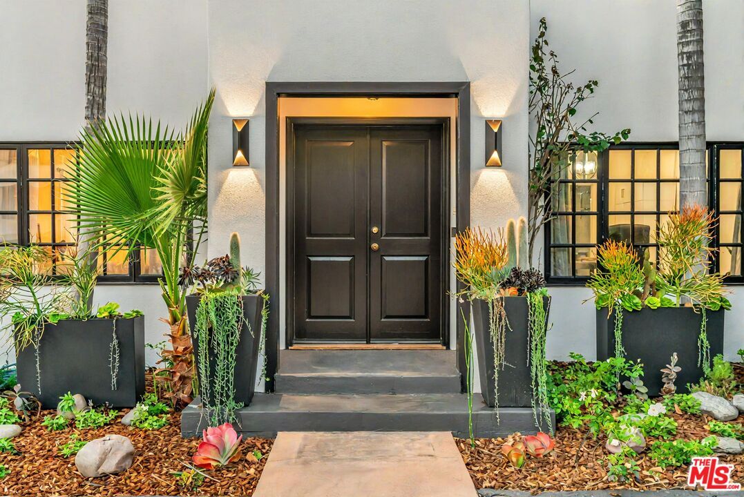 Photo - 653 N W Knoll Dr