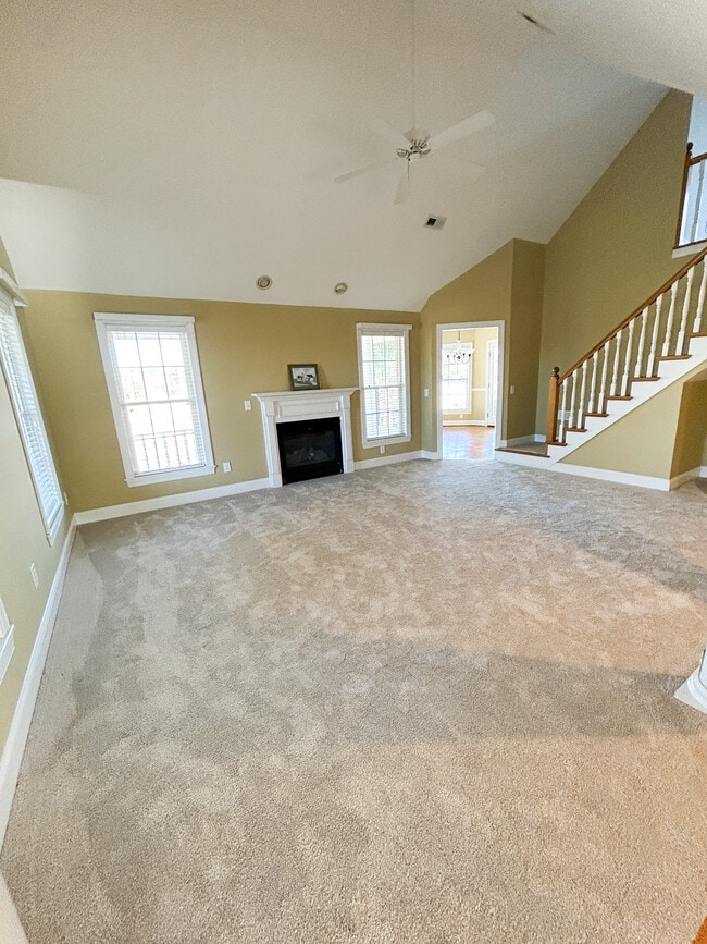 Photo - 290 Brookshire Pl SW