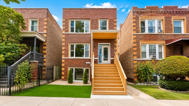 Building Photo - 3136 N Ridgeway Ave Unit G