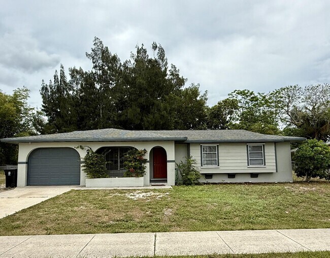 Photo - 333 NE Floresta Dr House