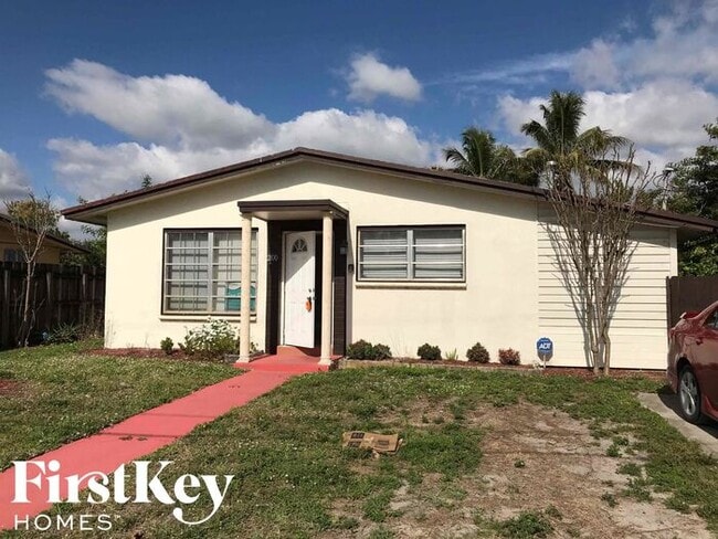 Photo - 2100 SW 68th Way House