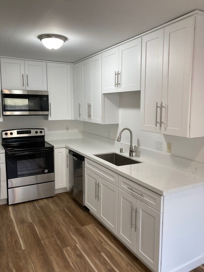 Building Photo - 3811 Green Ave Unit Green #2