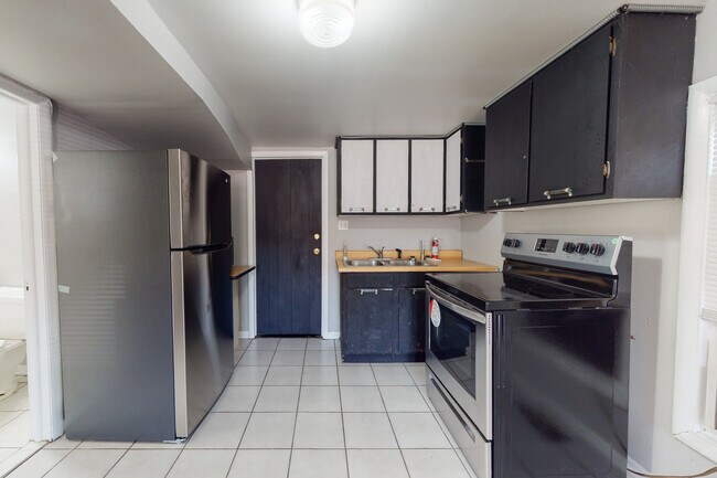 Photo - 4737 N Harding Ave Unidad #1