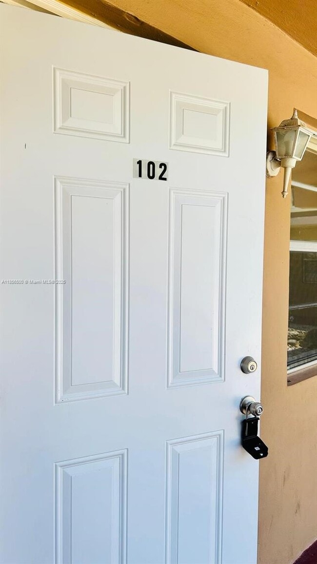 Building Photo - 241 SE 9th Ave Unit 102 Rental