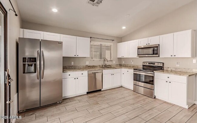 Photo - 2112 E Robin Ln