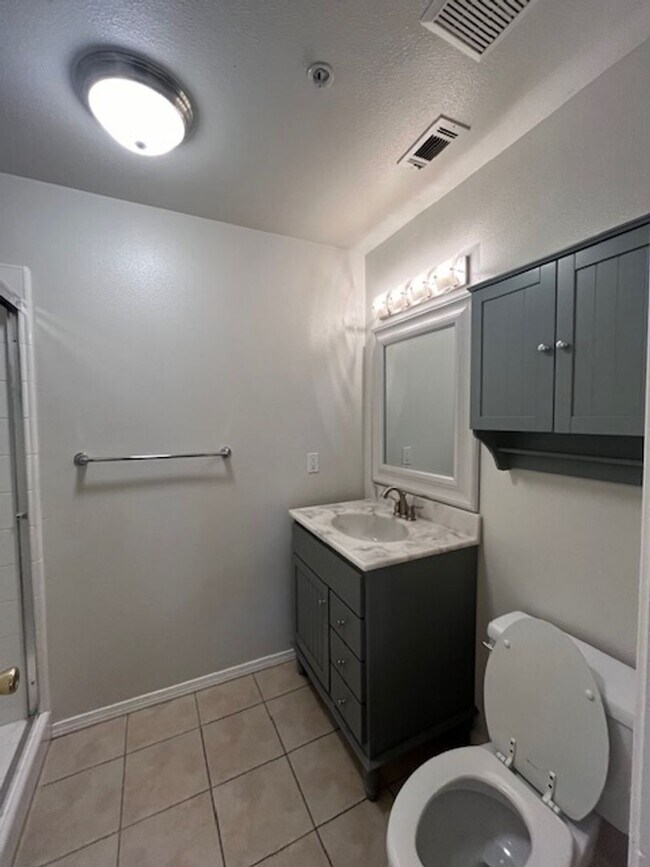 Photo - 1144 Walnut St