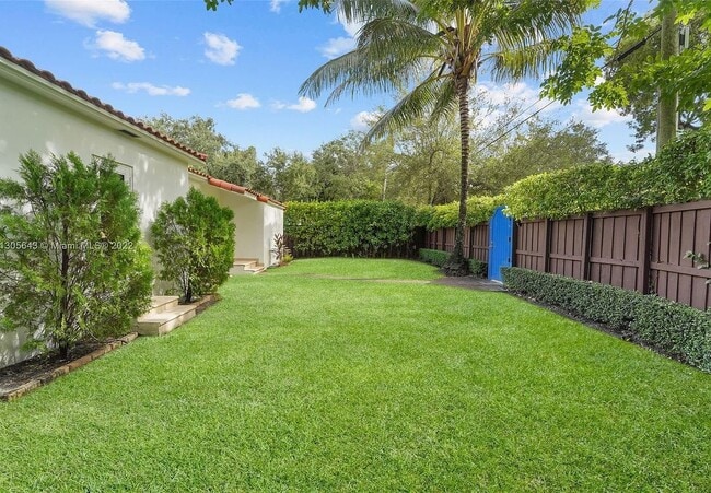 Photo - 2441 Swanson Ave