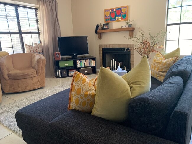 living room - 5704 E Aire Libre Ave Unit 1041