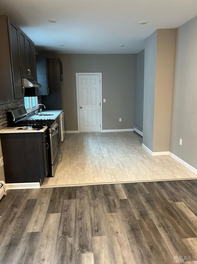 Photo - 911 Walnut St