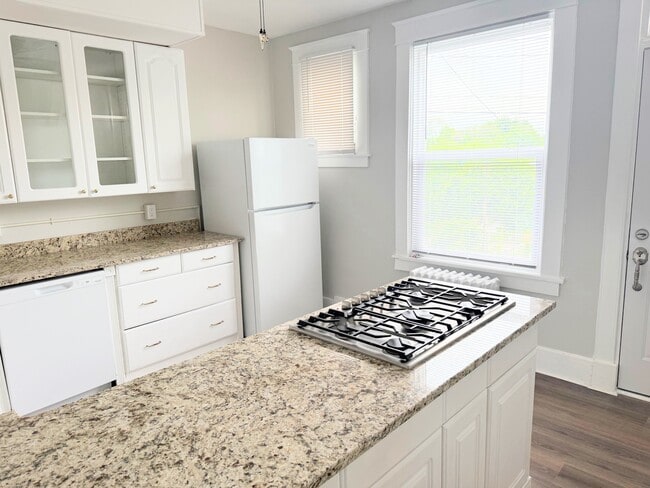 Photo - 2737 Wilkens Ave