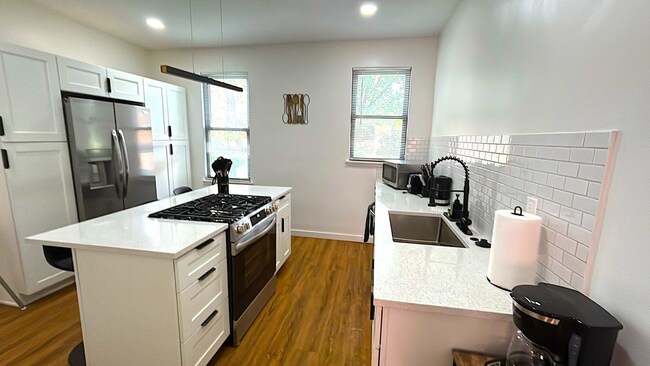 Kitchen - 525 Alpine Ave