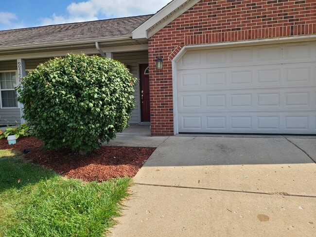 Building Photo - 2125 Fincastle Way Unit B