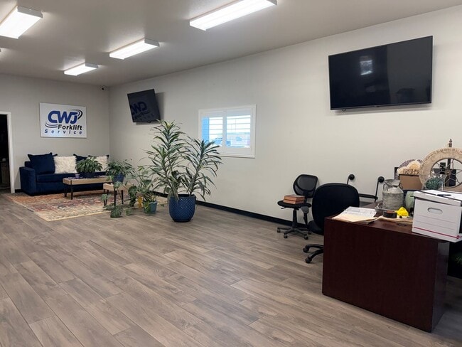 Photo - 2107 W 83rd St