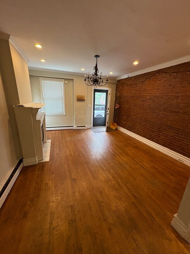 Photo - 32 Warwick St
