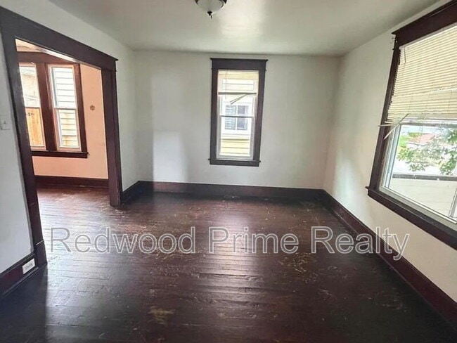 Photo - 724 Russell Ave