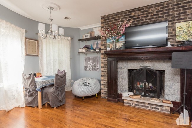 Photo - 1030 W Byron St Unidad 2W