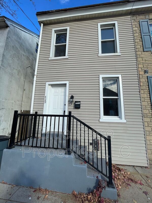 Photo - 429 Chestnut St Townhome