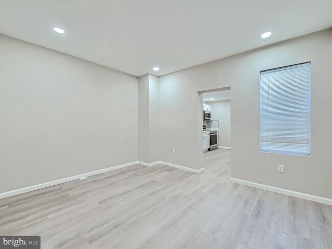 Photo - 1324 W Pratt St