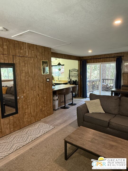 23041 Oak Leaf Ln