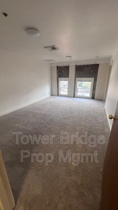 Photo - 122 I St Unidad 3rd Floor