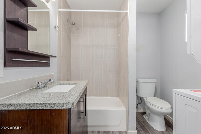 Photo - 1222 W 4th St