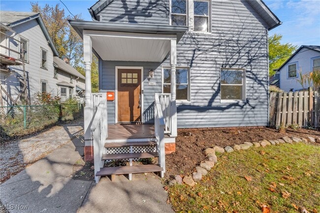 Photo - 2002 Valentine Ave