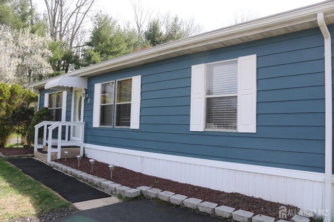 Building Photo - 5 Fallow Dr