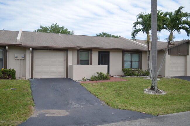 Photo - 5332 Viburnum Cir