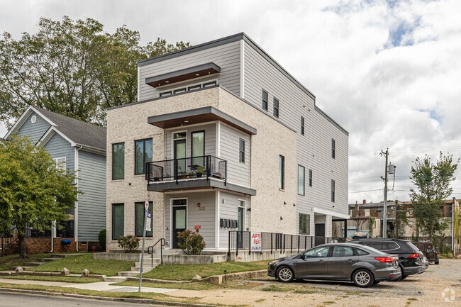 1122 Bainbridge Street