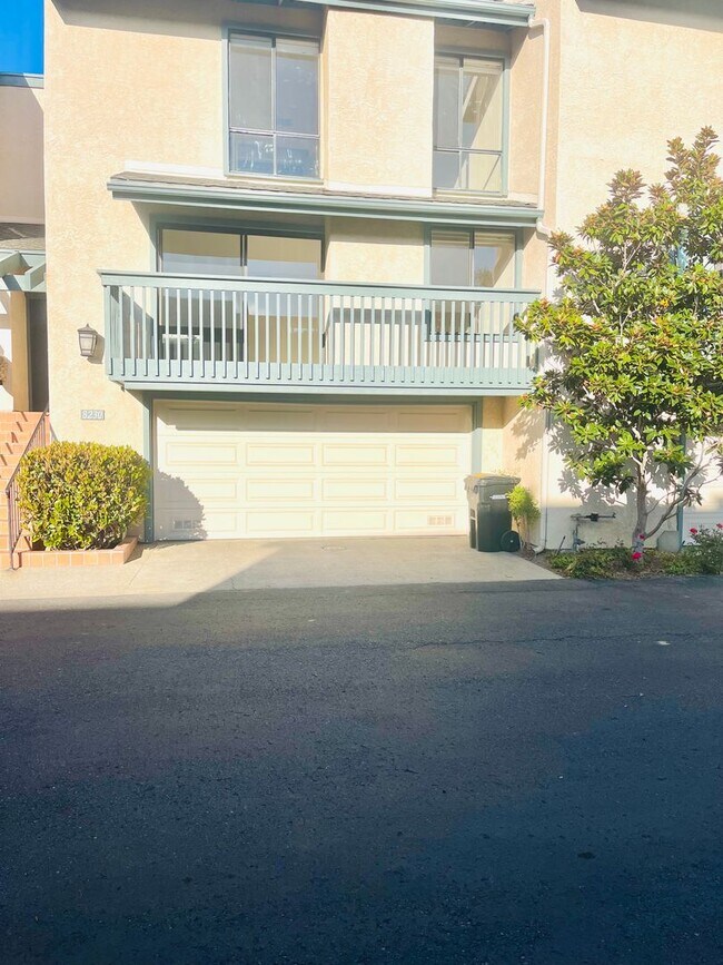 Photo - LA JOLLA VILLAGE LIVING! SPACIOUS 3BD/2.5BA TOWNHOME AVAILABLE JUNE for $4,795/mo!