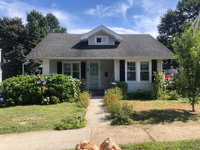 Building Photo - 907 Birmingham St Rental