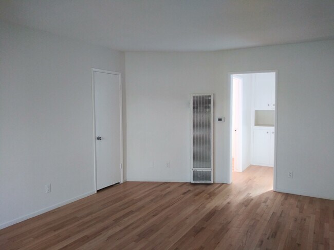 Photo - 417 Bay St Apartments Unit #3