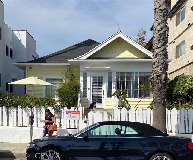 Building Photo - 2219 Ocean Ave