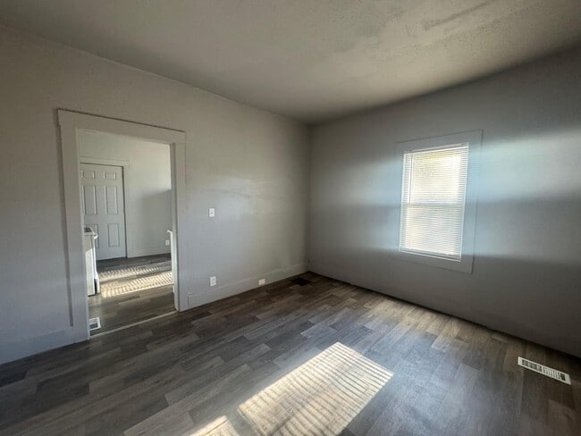 Photo - 4774 Belvidere St