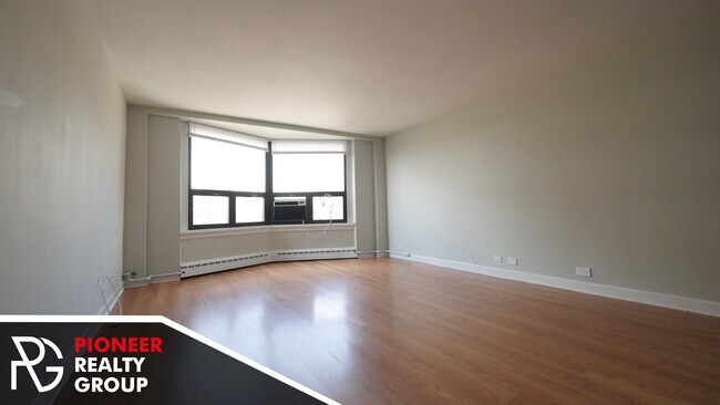 Photo - 429 W Wellington Ave Unit 13G