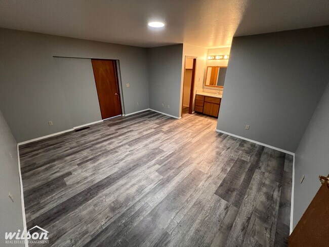 Photo - PRICE DROP ! Spacious 3 Bed / 2 Bath Home ...