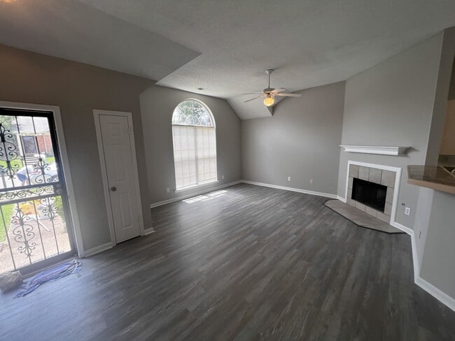 Photo - 6900 Wrigley Dr