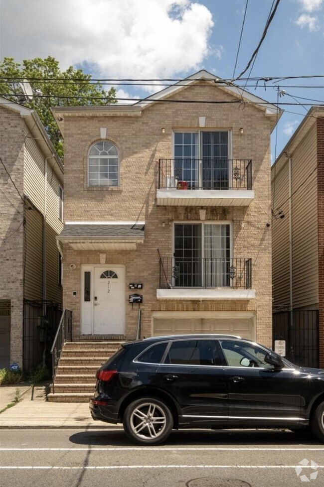 Building Photo - 212 New York Ave Unit 2 Rental