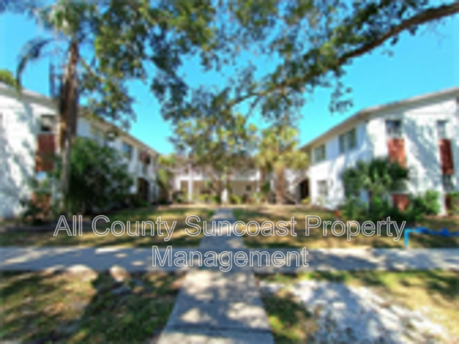 Building Photo - 3467 33rd Ave N Unit 8