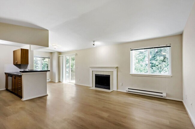 Photo - 2 Bed 2 Bath Condo @ Desirable Community w/ Pool, Hot Tub & Exercise Room! Unidad F301