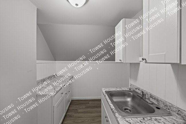 Building Photo - 1361 North Ave Unit 1