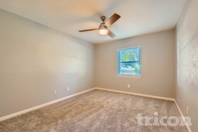 Photo - 6026 Lakecrest Dr