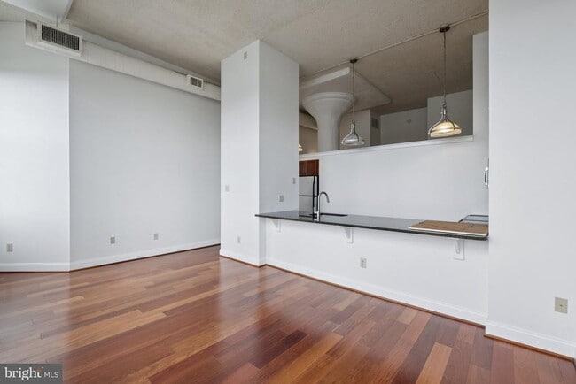 Photo - 2429 Locust St Unit 605