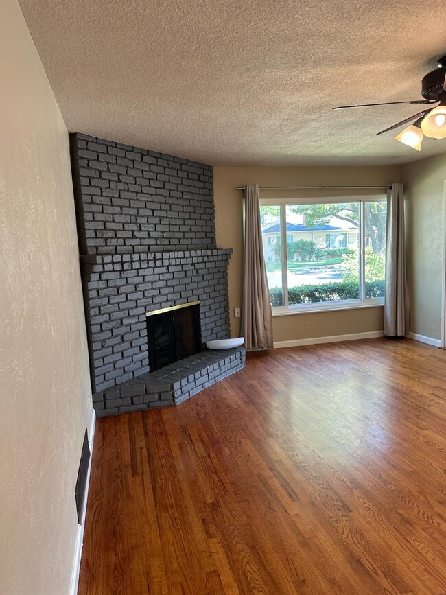 Photo - 3220 E Holland Ave