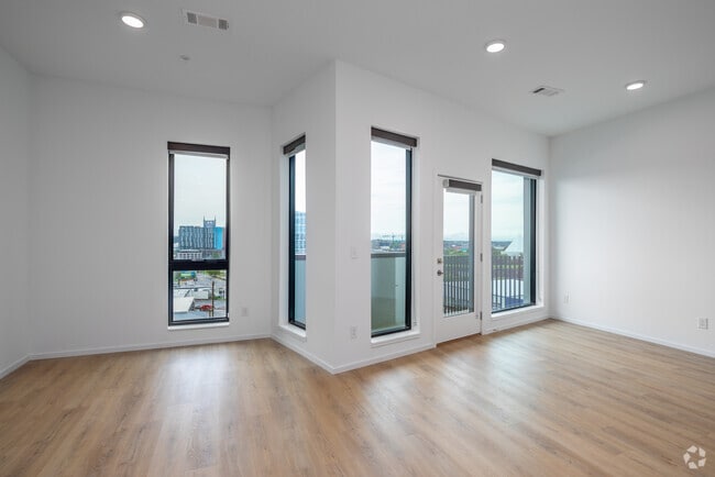 1BR, 1BA - C - 770SF - Living Room - Luna Apartments
