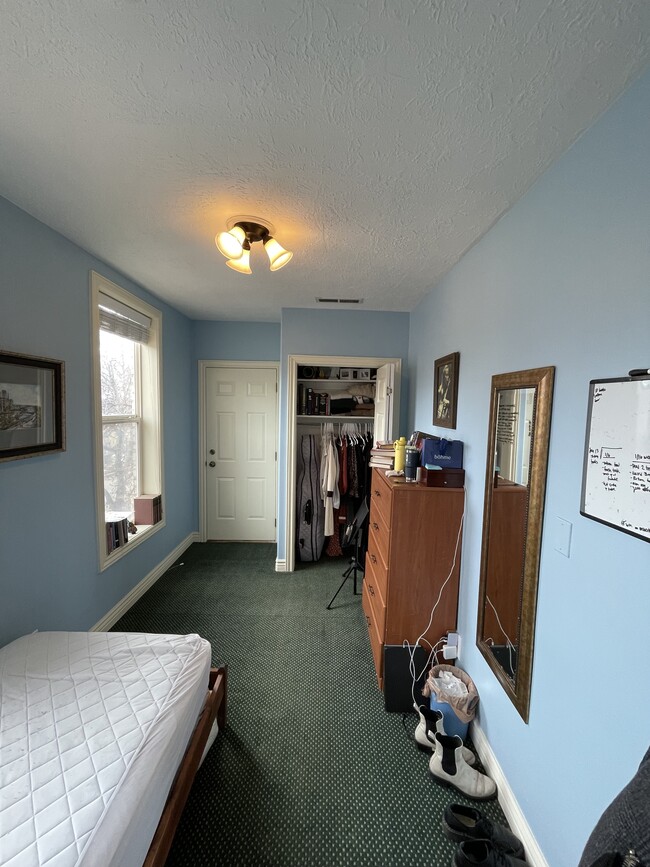 Photo - 486-1 E 3rd Ave