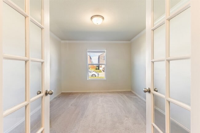 Photo - 10112 Falkland Rd