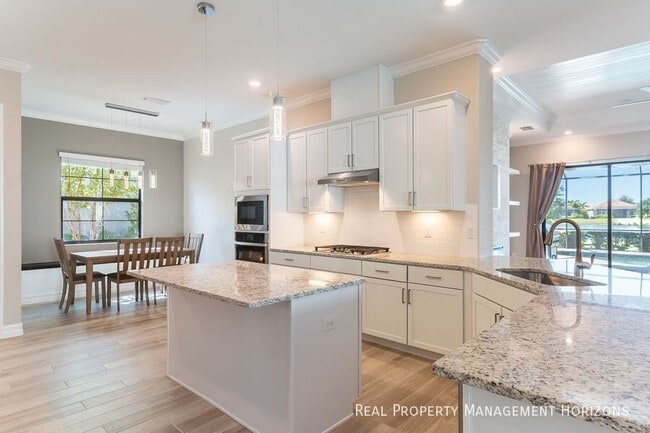 Photo - 7036 Highgate Ln